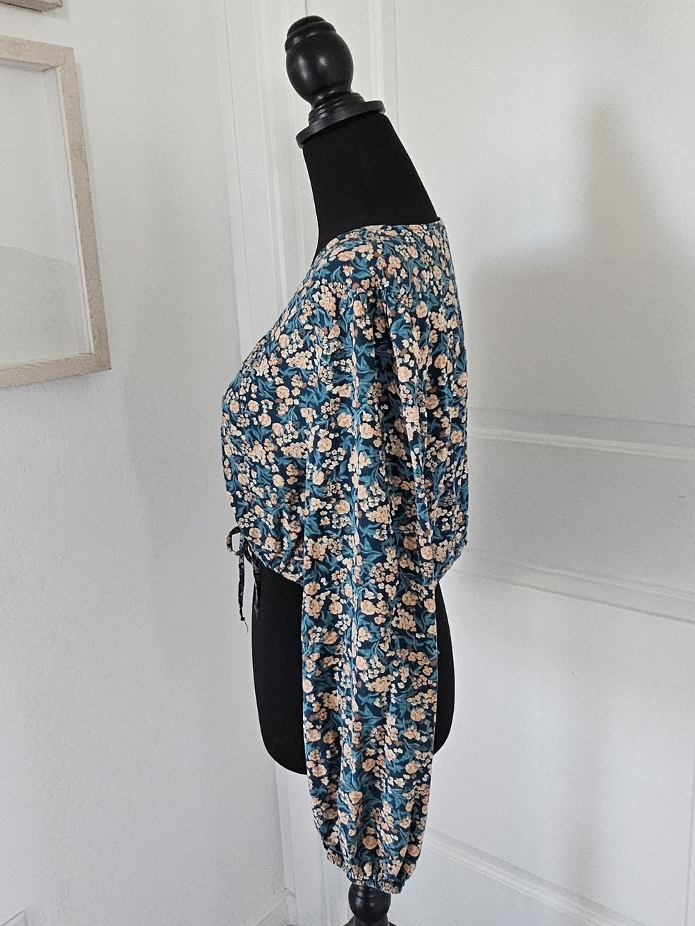 SO Teal Floral V-Neck Long Sleeve Drawstring Crop Top Blouse Size XL - Picture 8 of 13